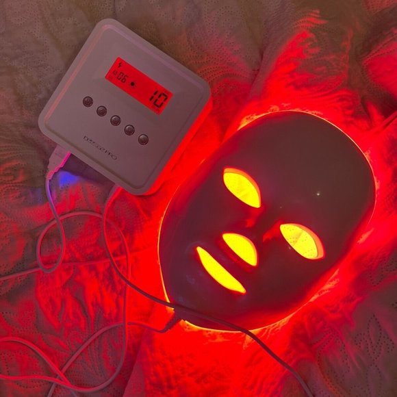 DEESSE PRO LED PHOTOTHERAPY MASK like new! Professional at home mask, celeb fave - Picture 4 of 8